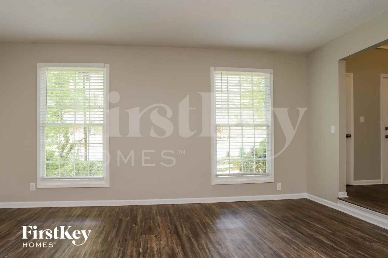 1083 Forest Heights Rd - Photo 3 of 15