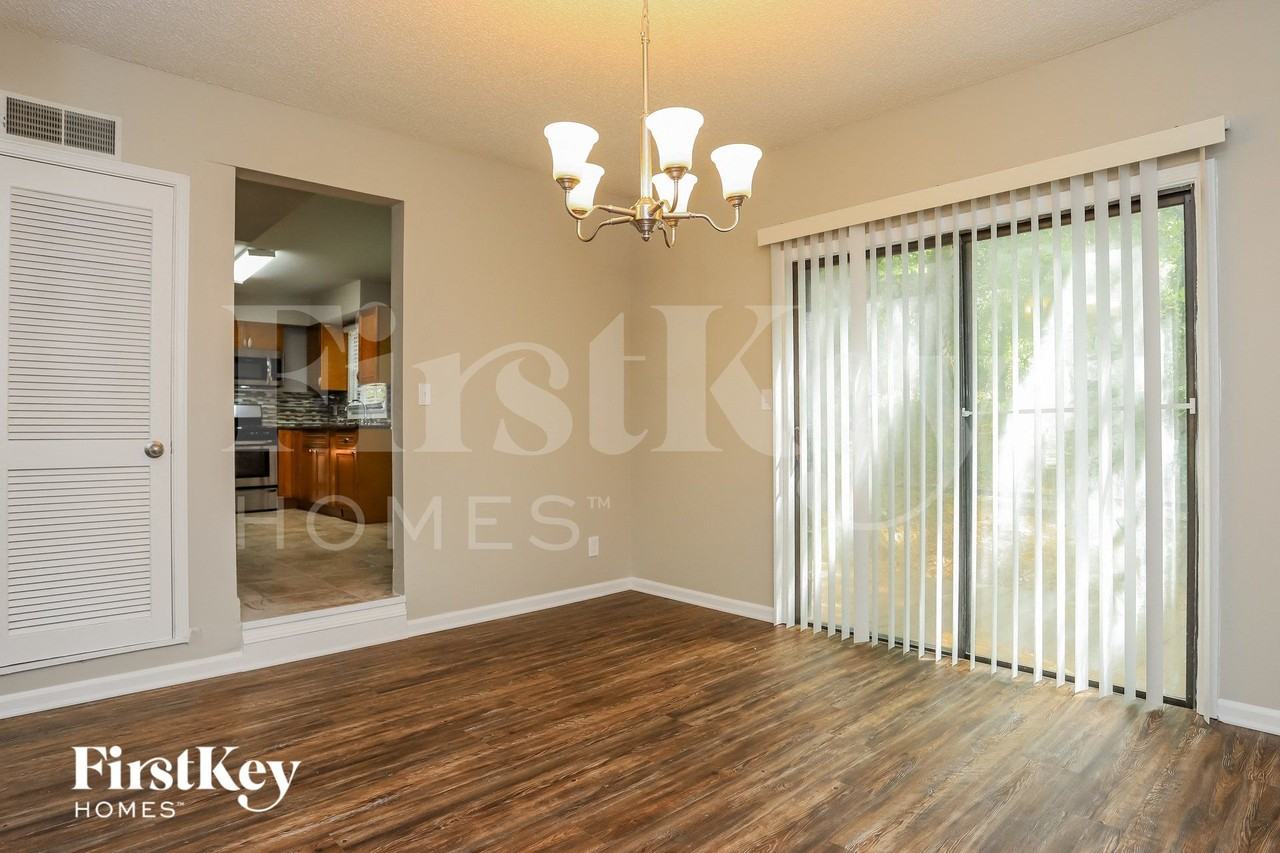 1083 Forest Heights Rd - Photo 4 of 15