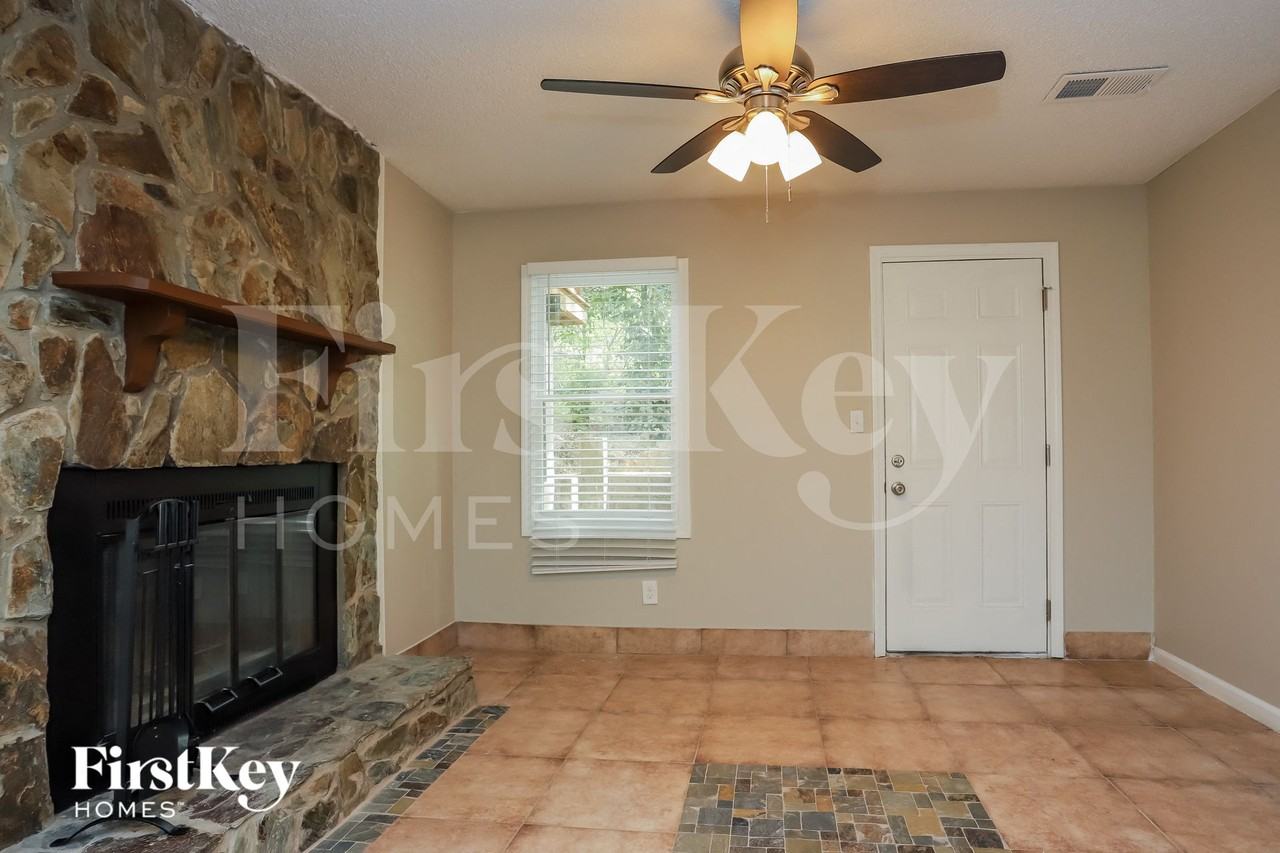 1083 Forest Heights Rd - Photo 7 of 15