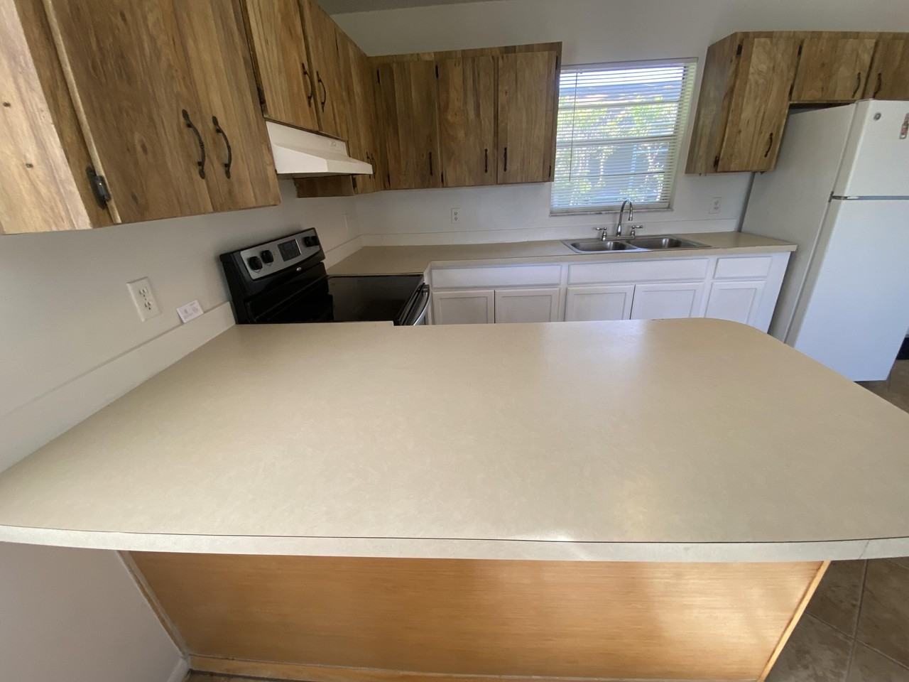 1104 Ne 3rd Ave - Photo 3 of 20