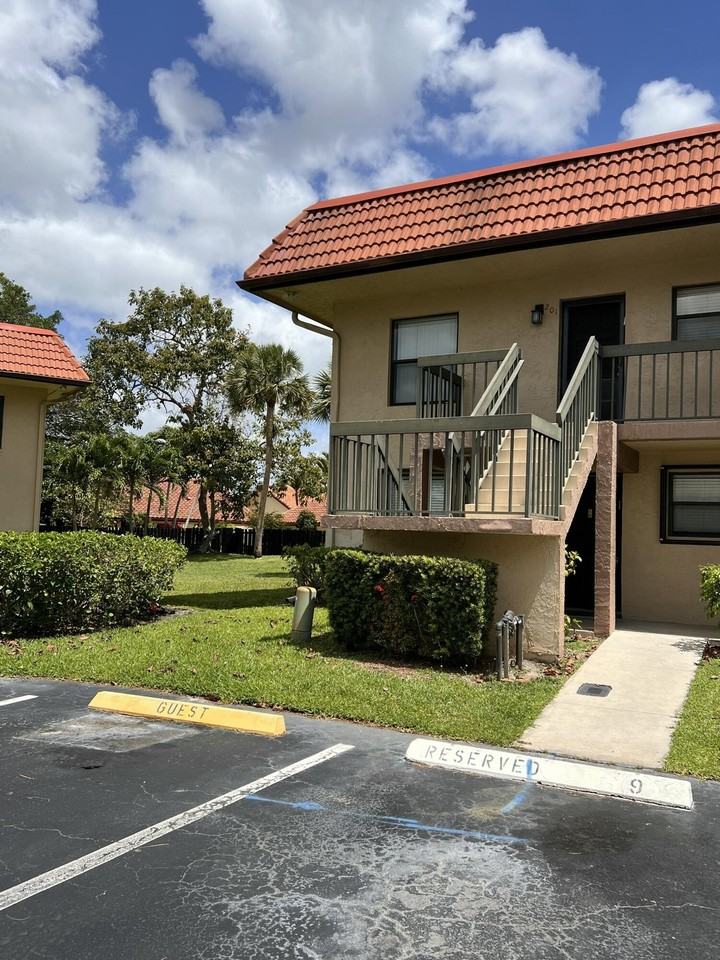 21890 Lake Forest Cir #101 - Photo 3 of 50