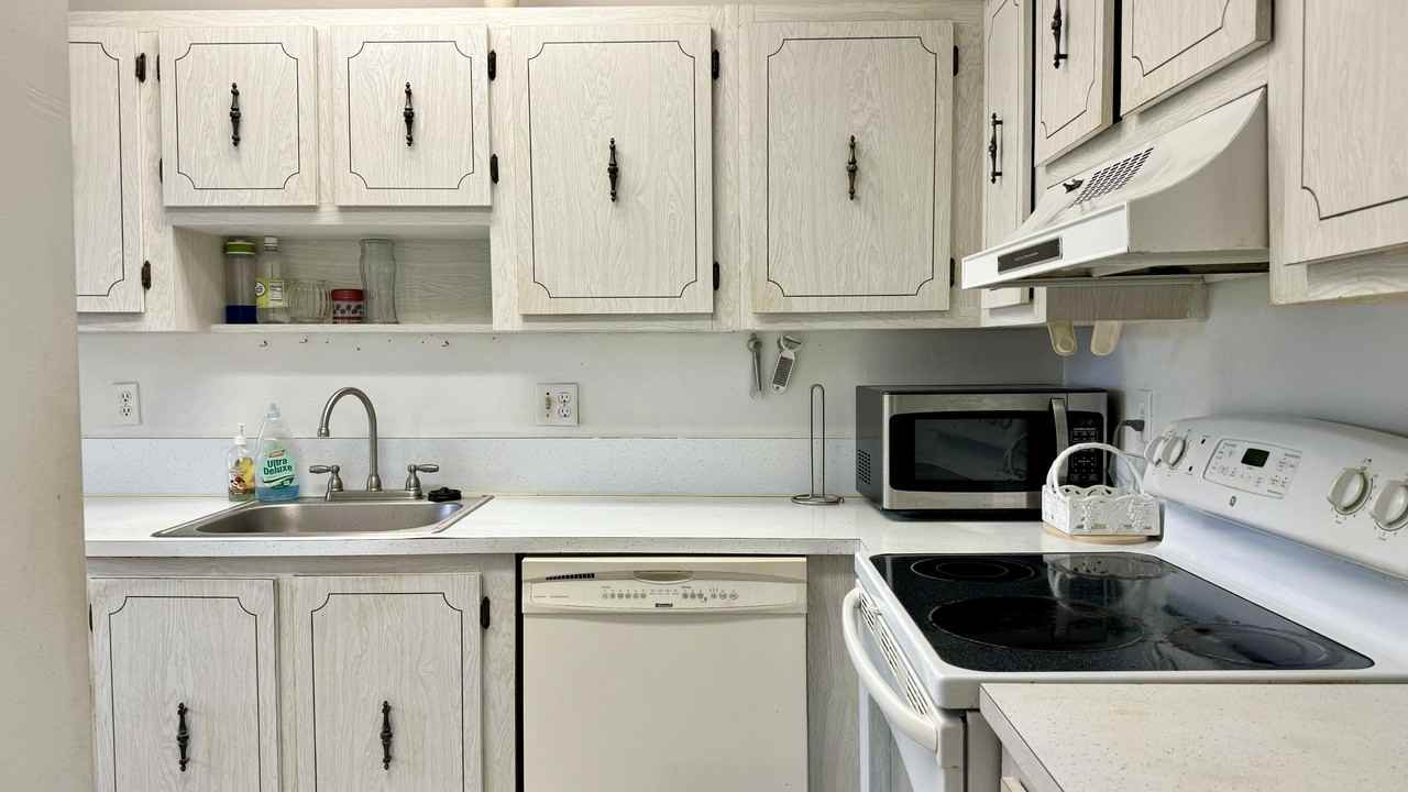 1551 Nw 20th Ave #102 - Photo 4 of 18