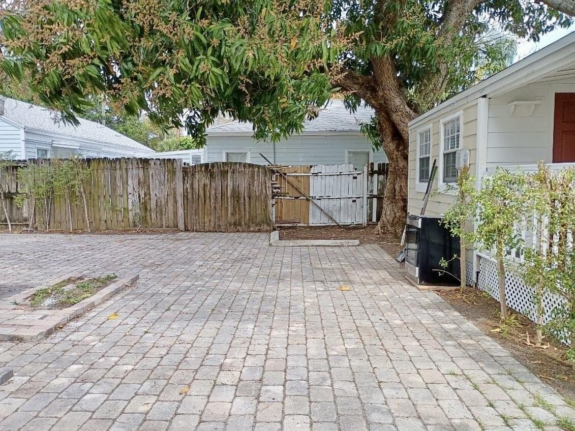 205 S Federal Hwy - Photo 2 of 24