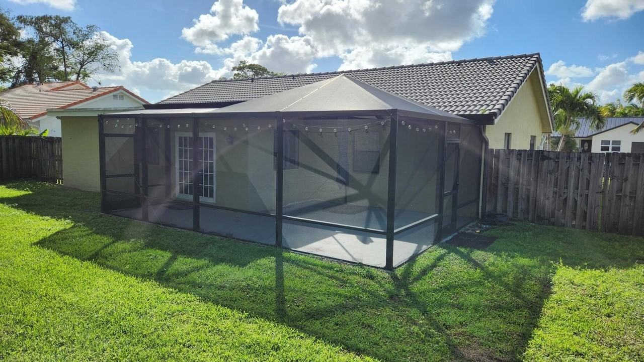 21324 Chinaberry Dr - Photo 3 of 5