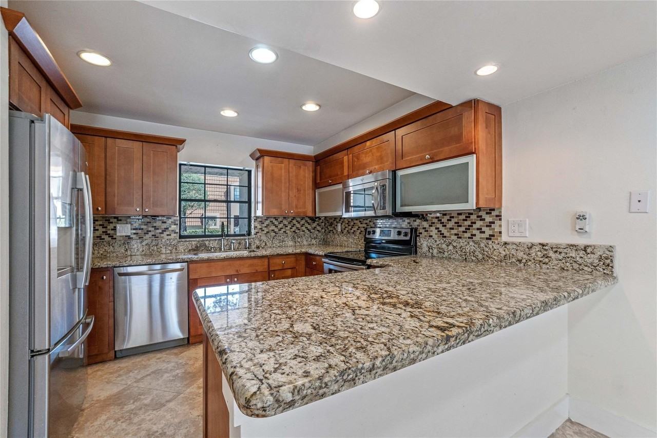 167 Nw 115th Ter - Photo 3 of 36