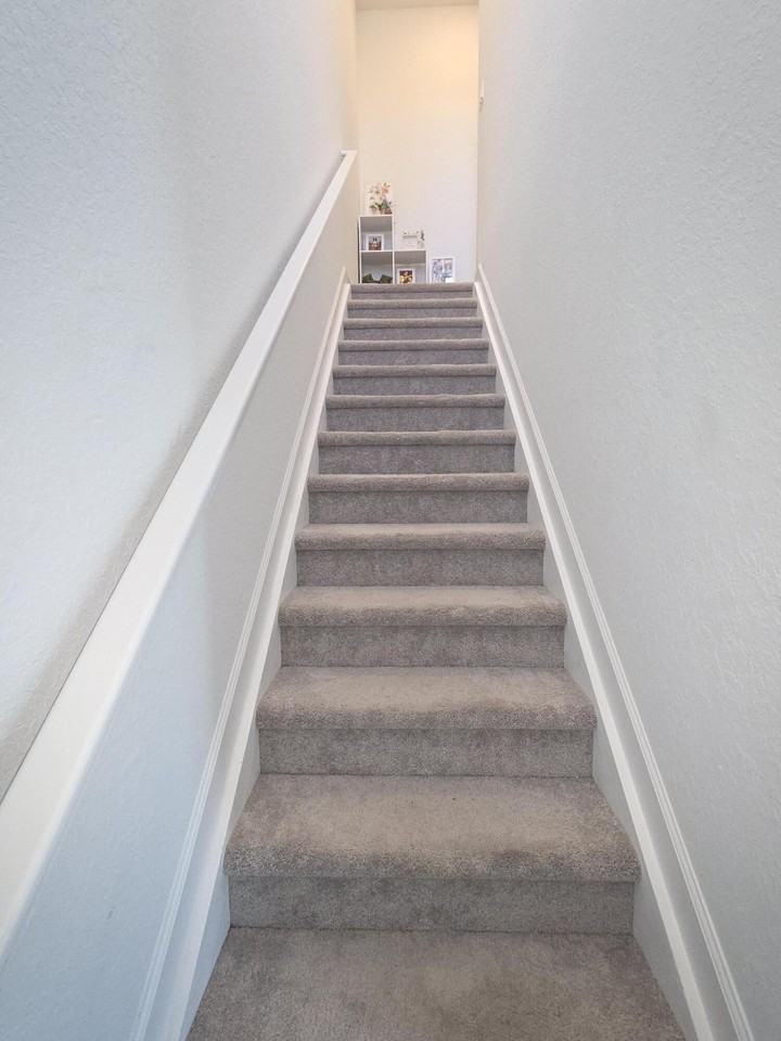 512 Se Rivergrass St - Photo 7 of 10