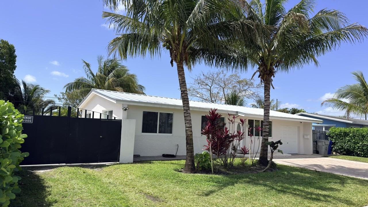 620 Ne 24th St - Photo 3 of 24