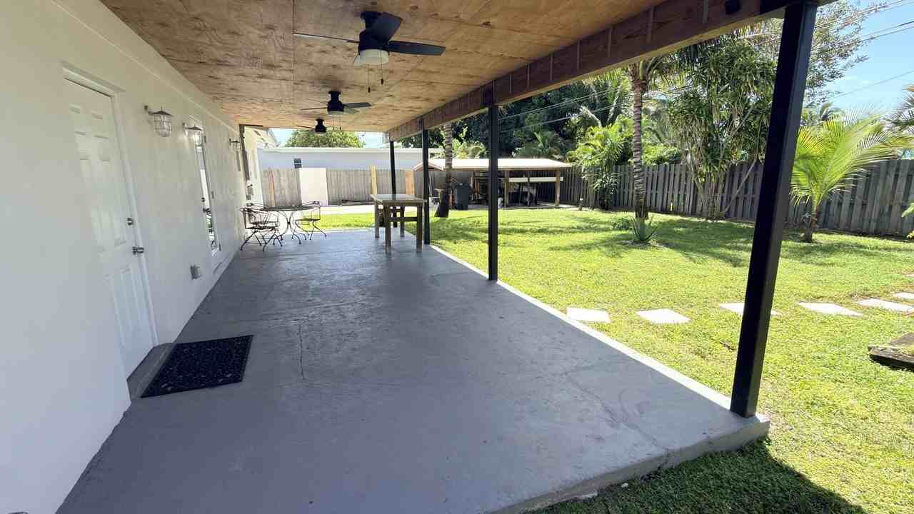 620 Ne 24th St - Photo 6 of 24