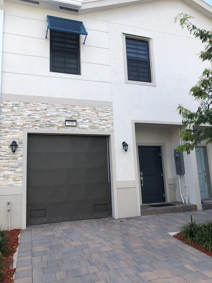 939 Nw 3rd Ter - Photo 2 of 15