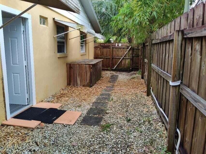 1951 Kathy Ln #B - Photo 2 of 10