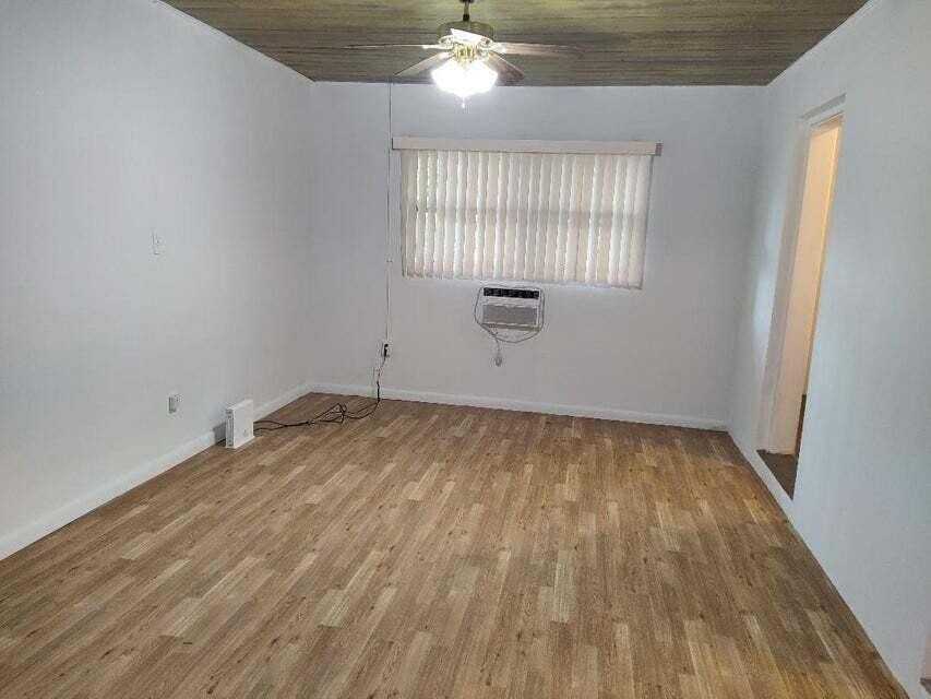 1951 Kathy Ln #B - Photo 4 of 10