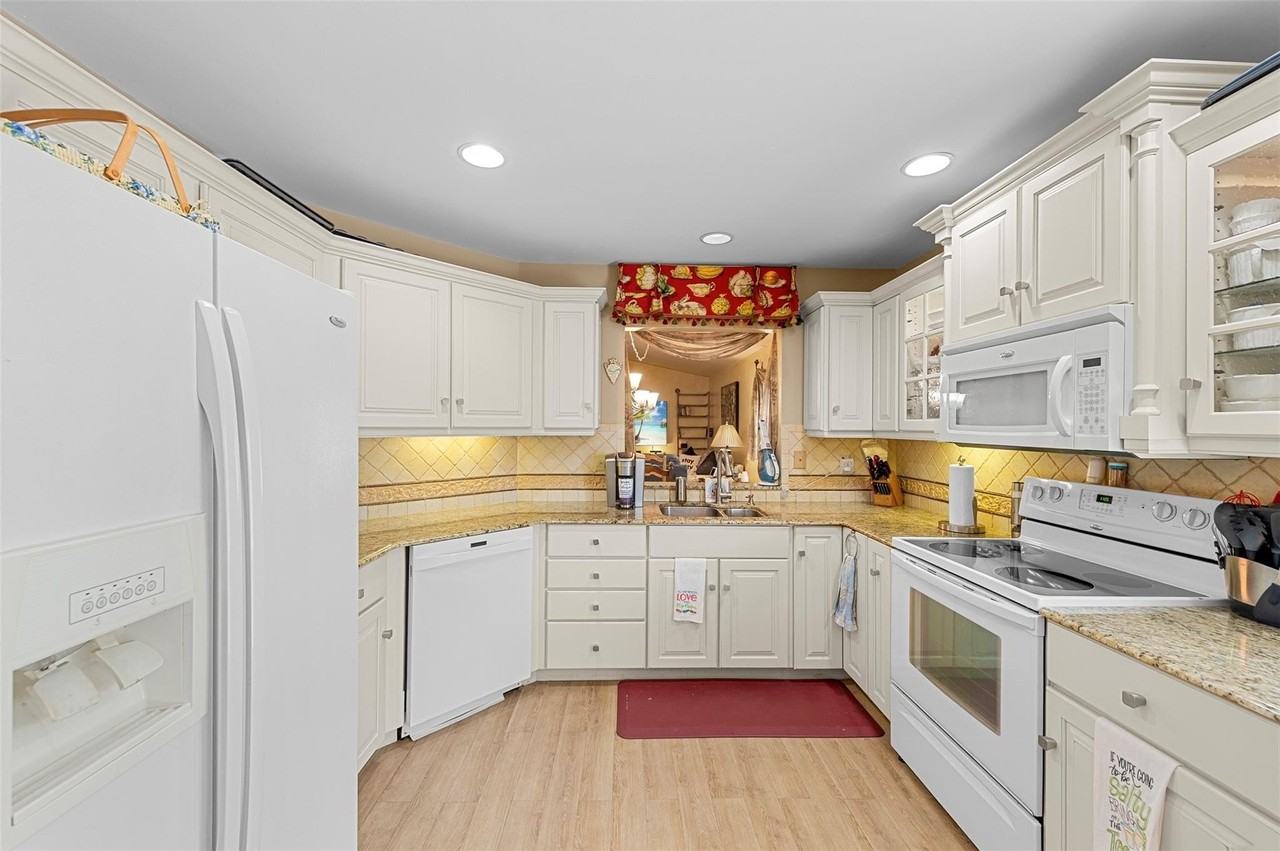 6809 Se Yorktown Dr - Photo 5 of 31