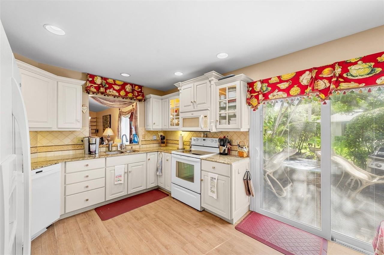 6809 Se Yorktown Dr - Photo 6 of 31