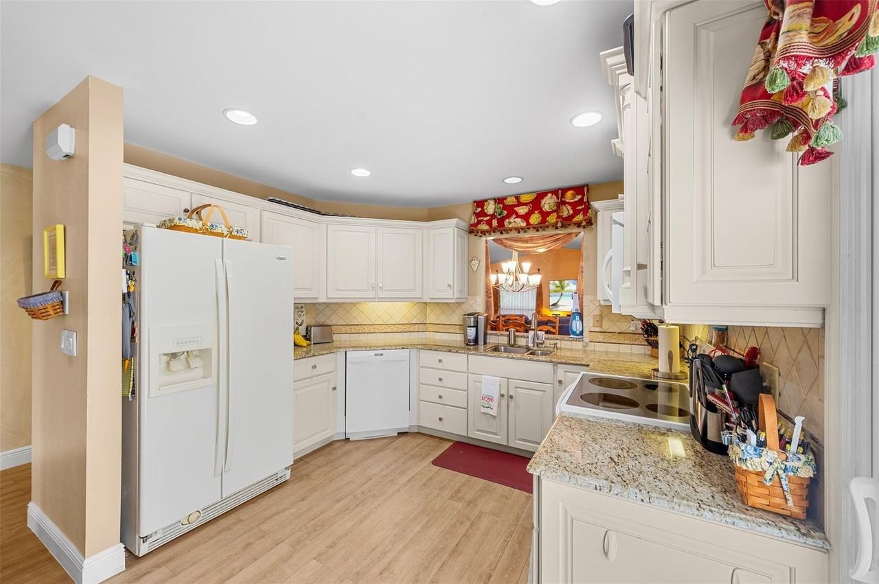 6809 Se Yorktown Dr - Photo 7 of 31