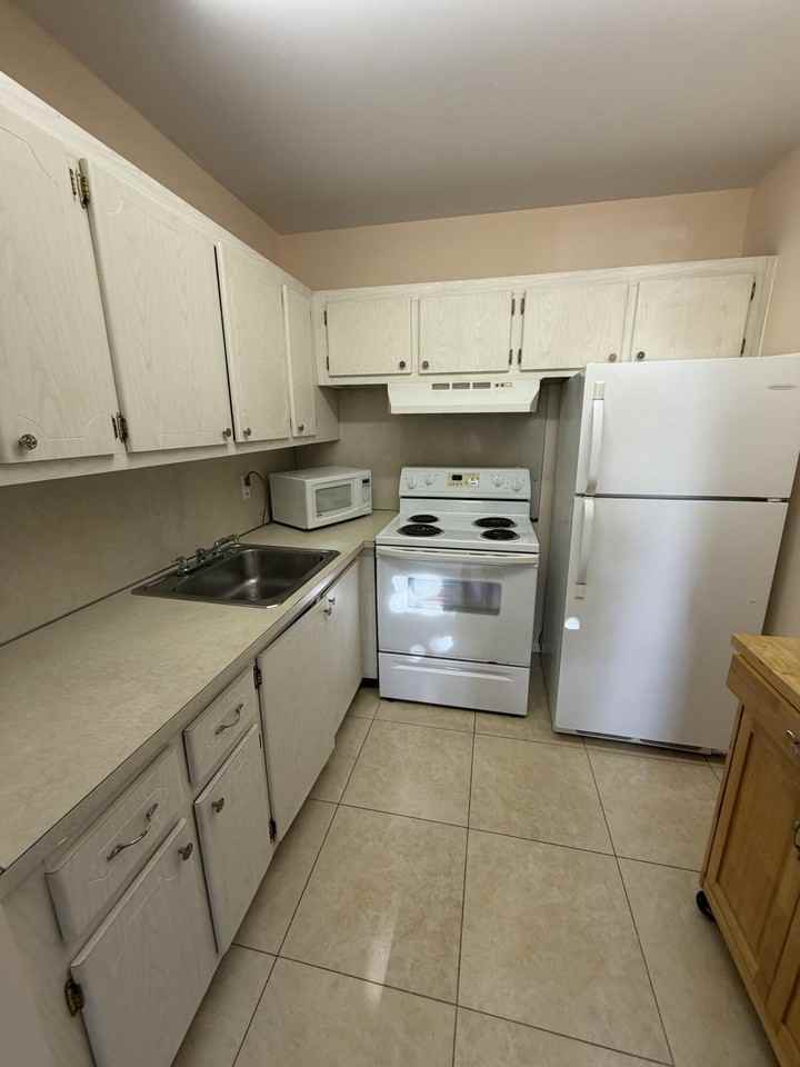 185 Salisbury H - Photo 6 of 11