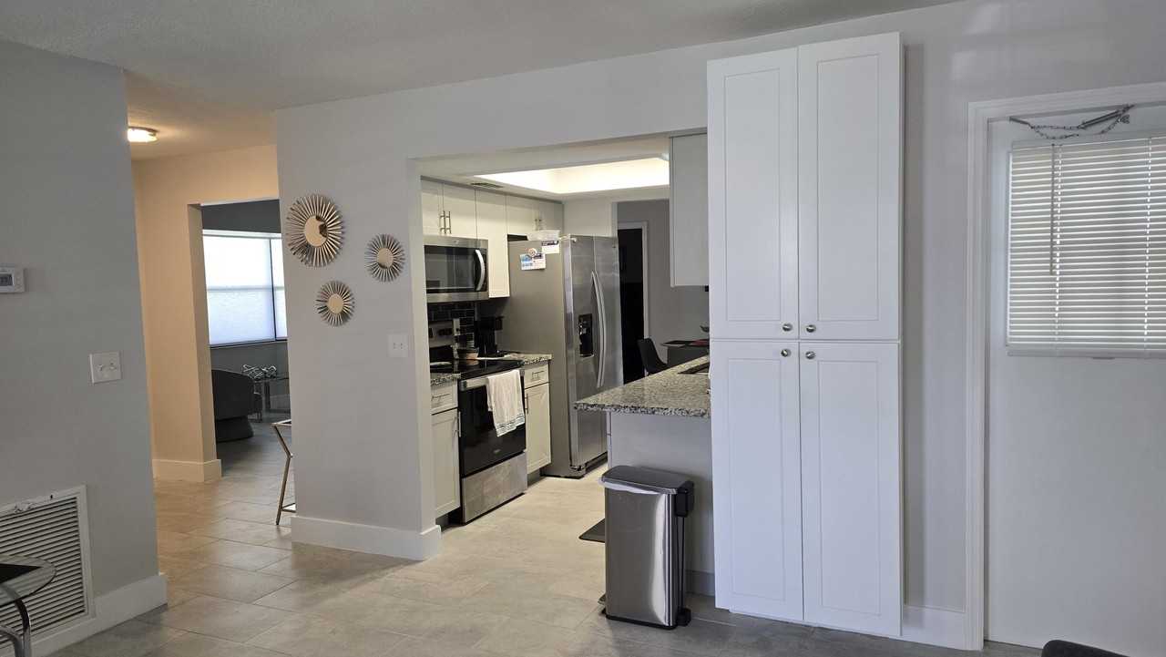 670 Nobles St - Photo 6 of 30