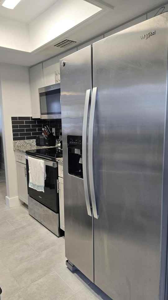 670 Nobles St - Photo 7 of 30