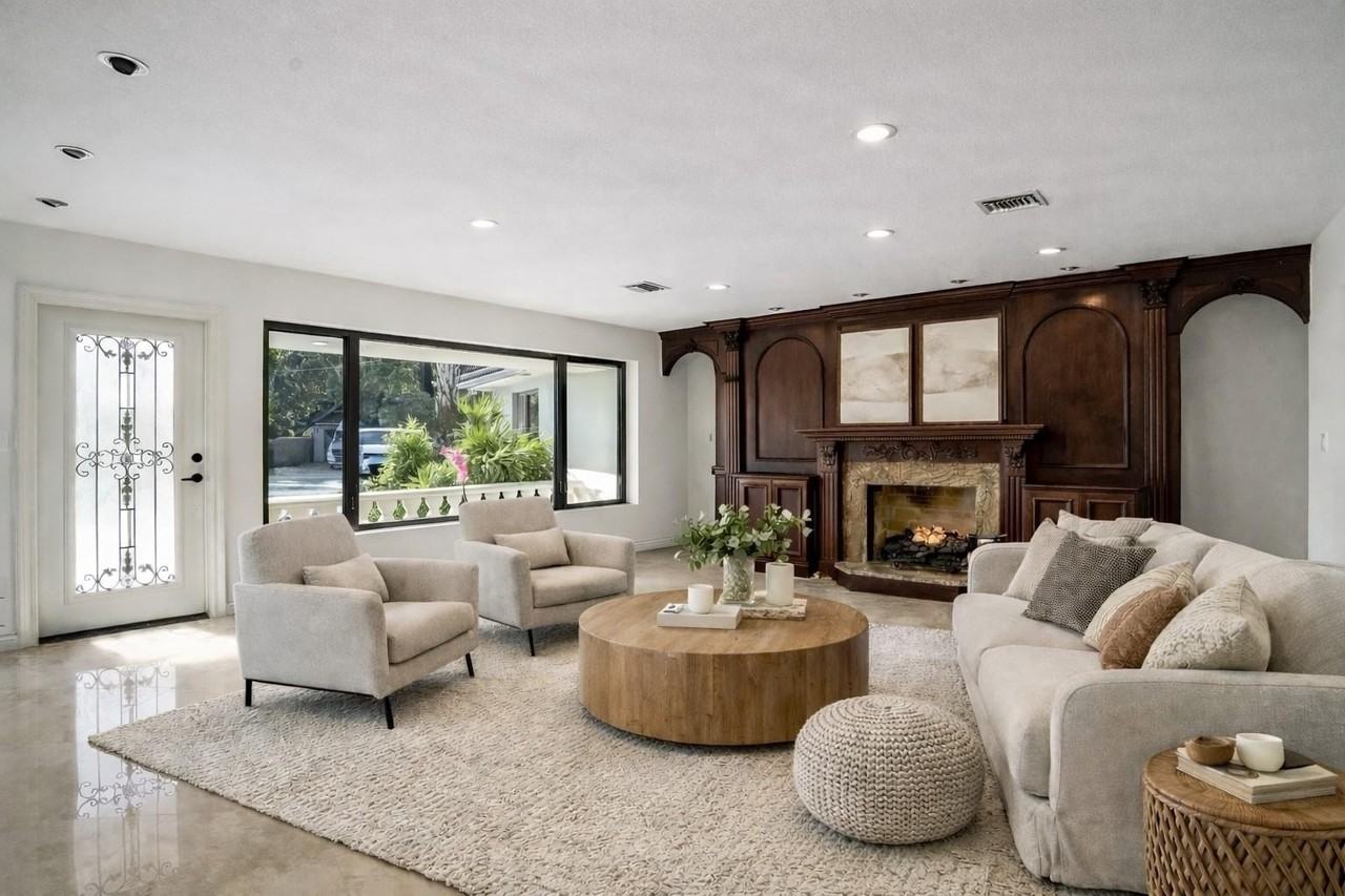 2425 Fryer Pt - Photo 5 of 50