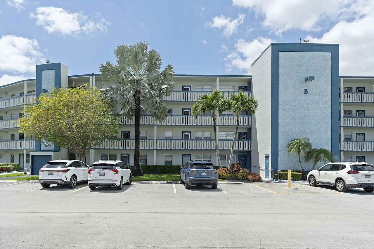 1032 Lincoln B - Photo 2 of 45