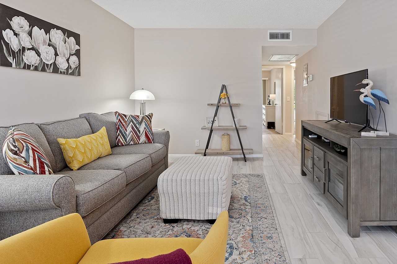 1032 Lincoln B - Photo 5 of 45