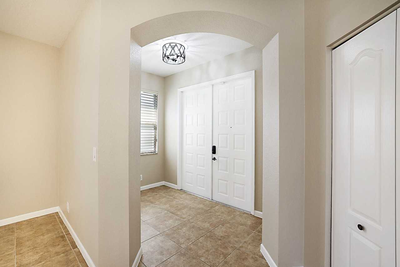 122 Kensington Way - Photo 3 of 41