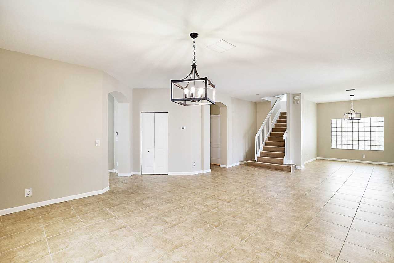 122 Kensington Way - Photo 7 of 41