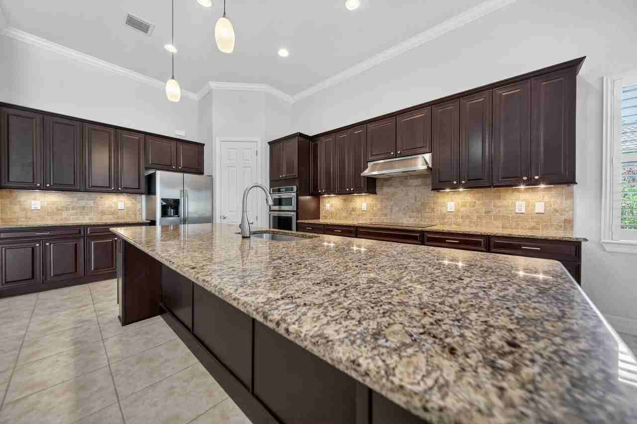 4601 Sw Scrub Pine Ter - Photo 3 of 35