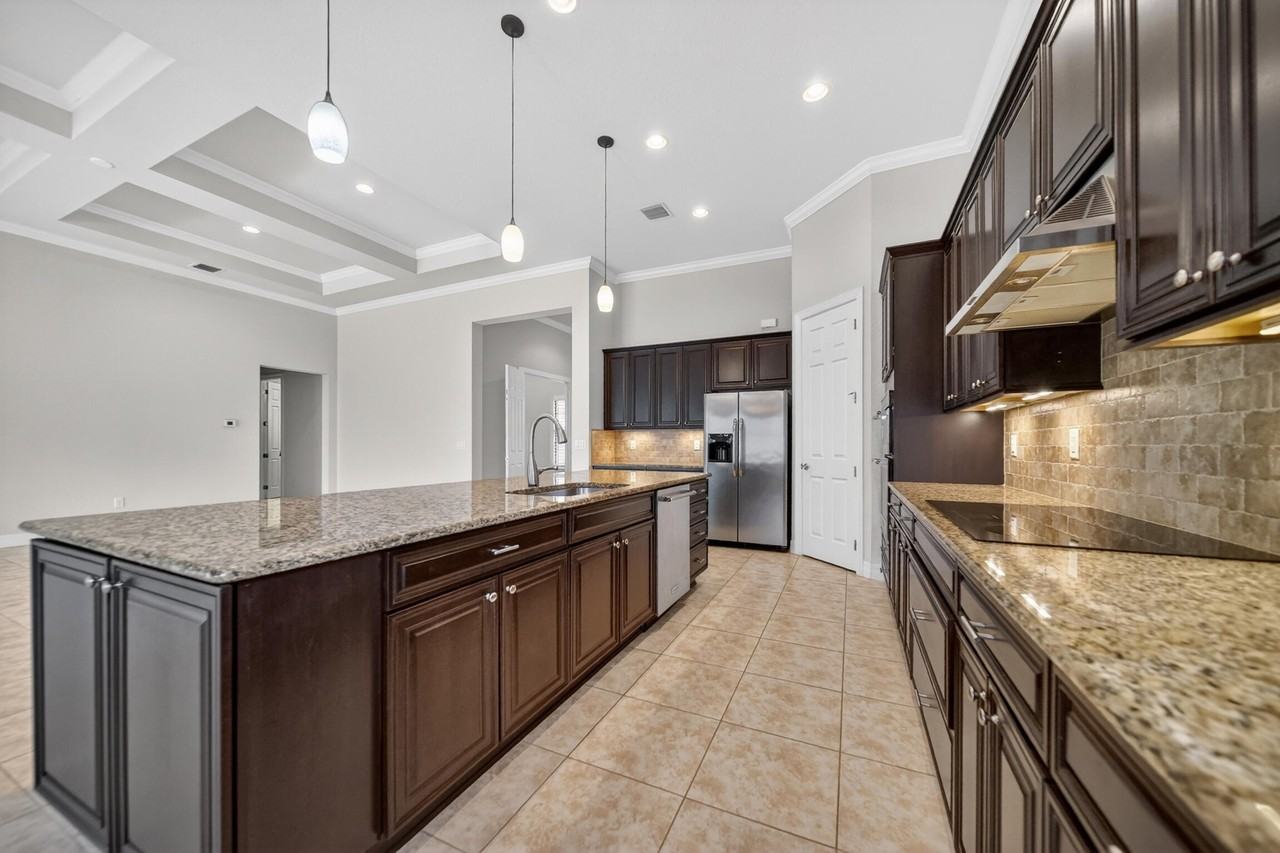 4601 Sw Scrub Pine Ter - Photo 4 of 35