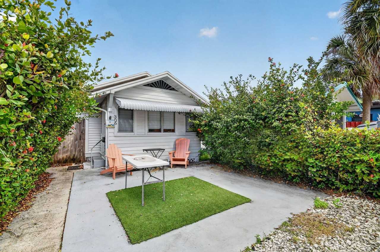 306 N J St - Photo 4 of 50