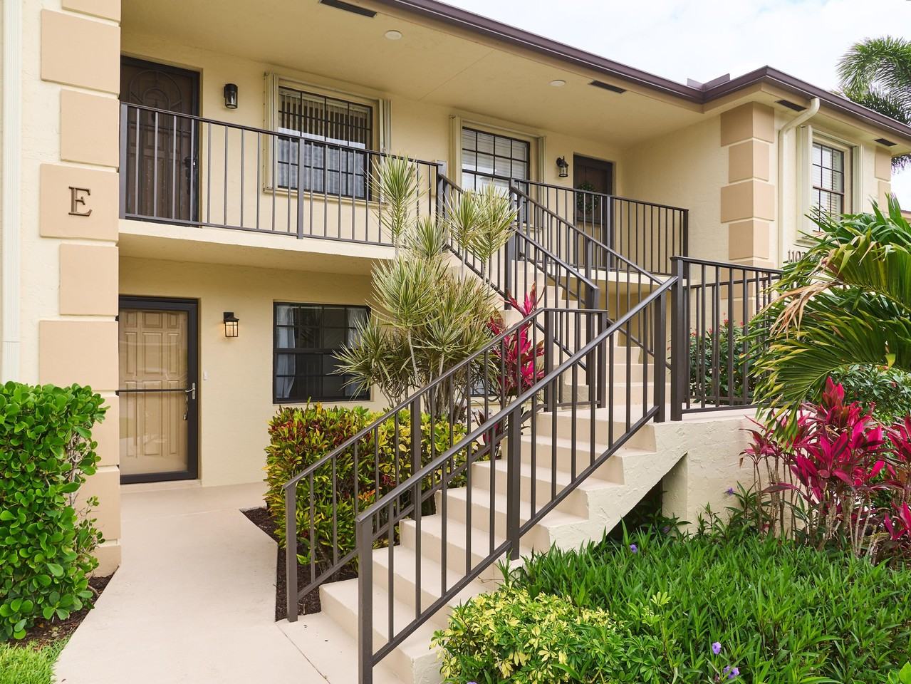 1101 Pinecrest Cir #E - Photo 2 of 34