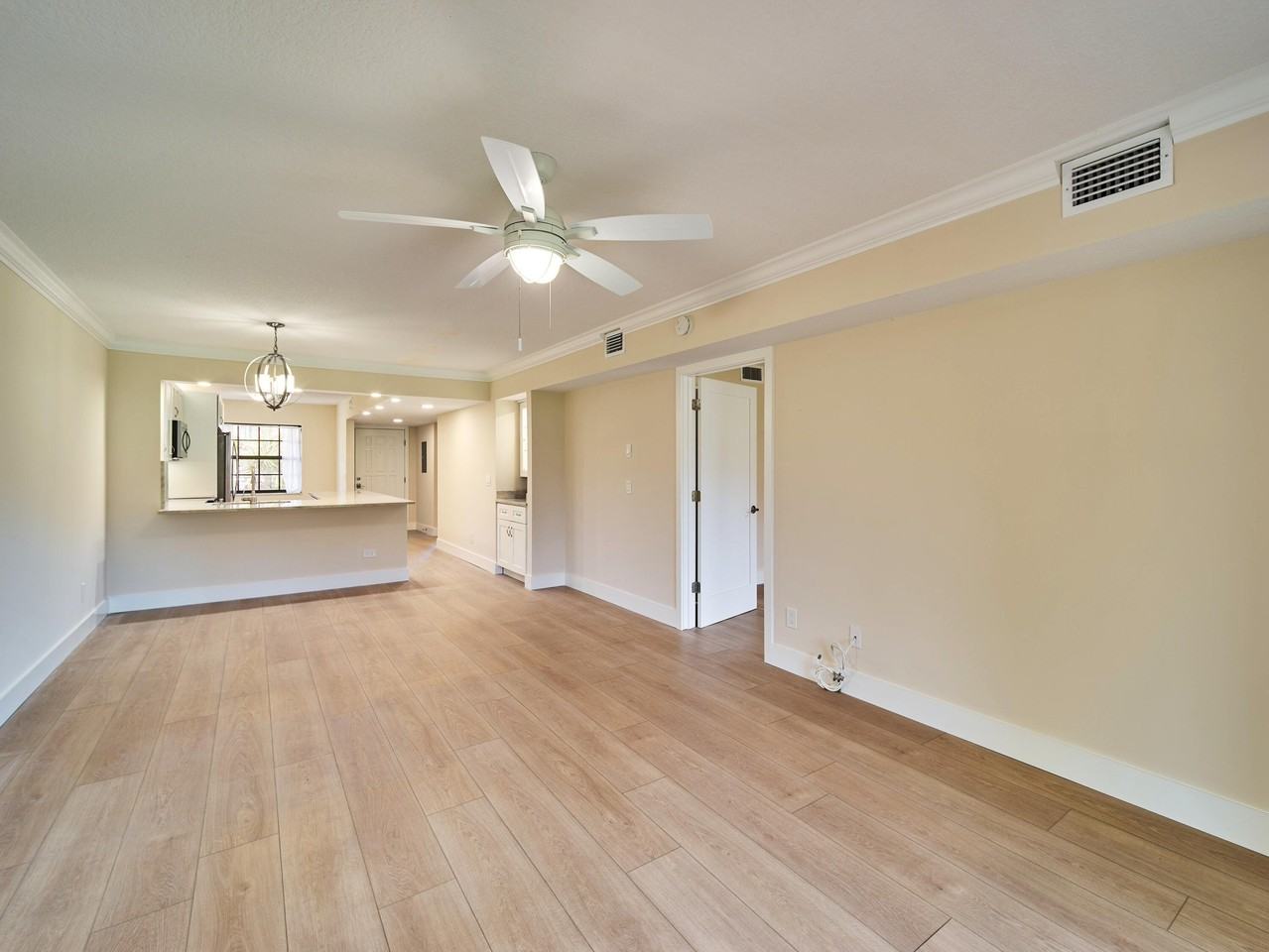 1101 Pinecrest Cir #E - Photo 7 of 34