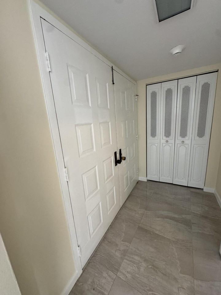 5200 N Flagler Dr #902 - Photo 4 of 29