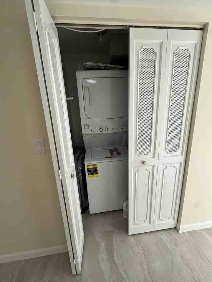 5200 N Flagler Dr #902 - Photo 5 of 29