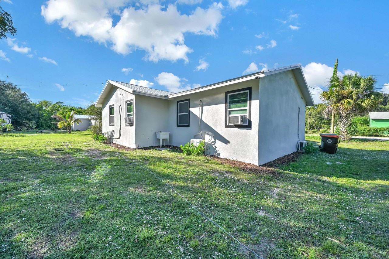 6385 86th Pl - Photo 3 of 22