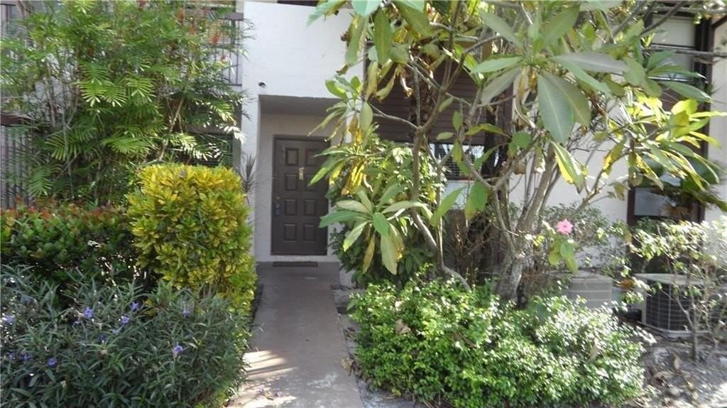 9862 Nob Hill Ct #9862 - Photo 2 of 28