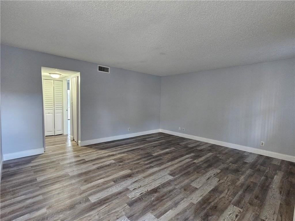 9862 Nob Hill Ct #9862 - Photo 6 of 28