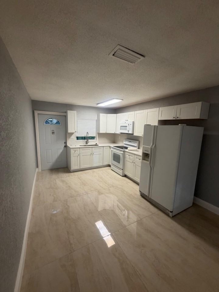 3886 Nw 213th St - Photo 4 of 12