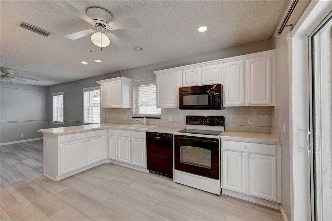 7743 W Country Club Blvd - Photo 4 of 37