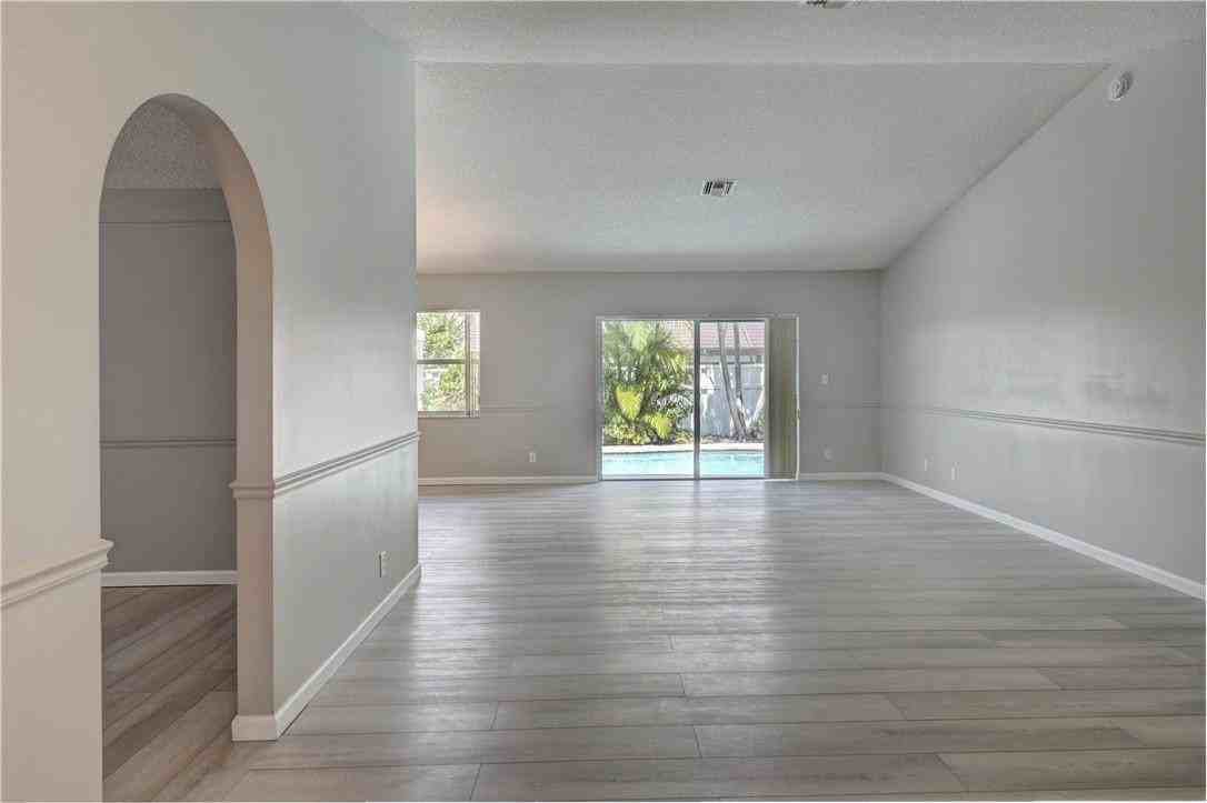 7743 W Country Club Blvd - Photo 5 of 37