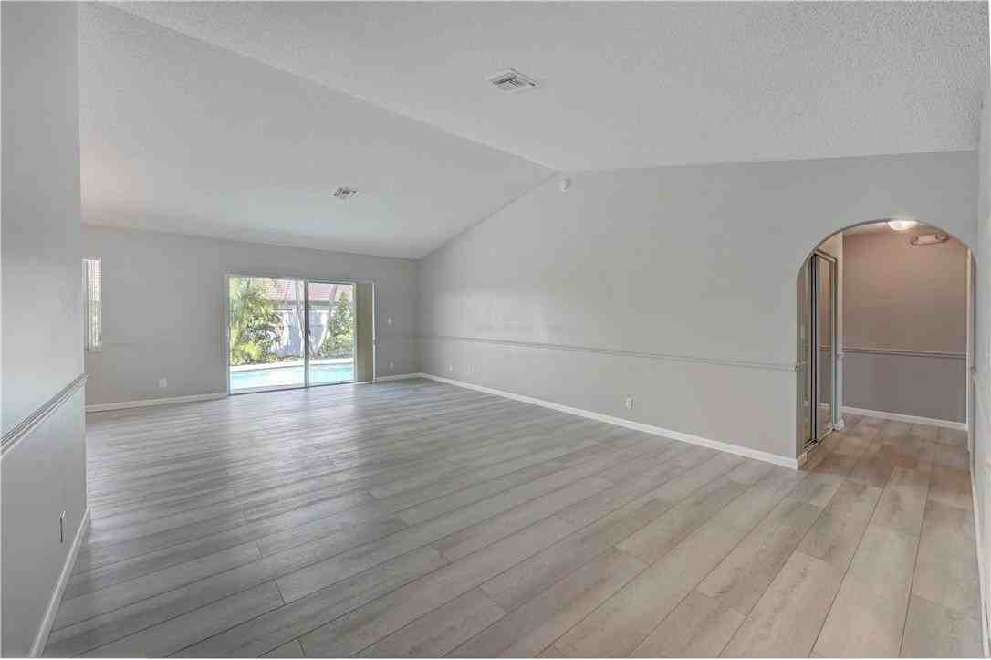 7743 W Country Club Blvd - Photo 6 of 37