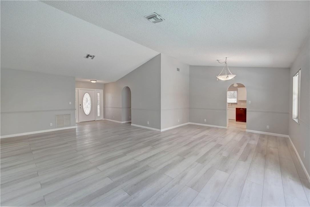 7743 W Country Club Blvd - Photo 7 of 37