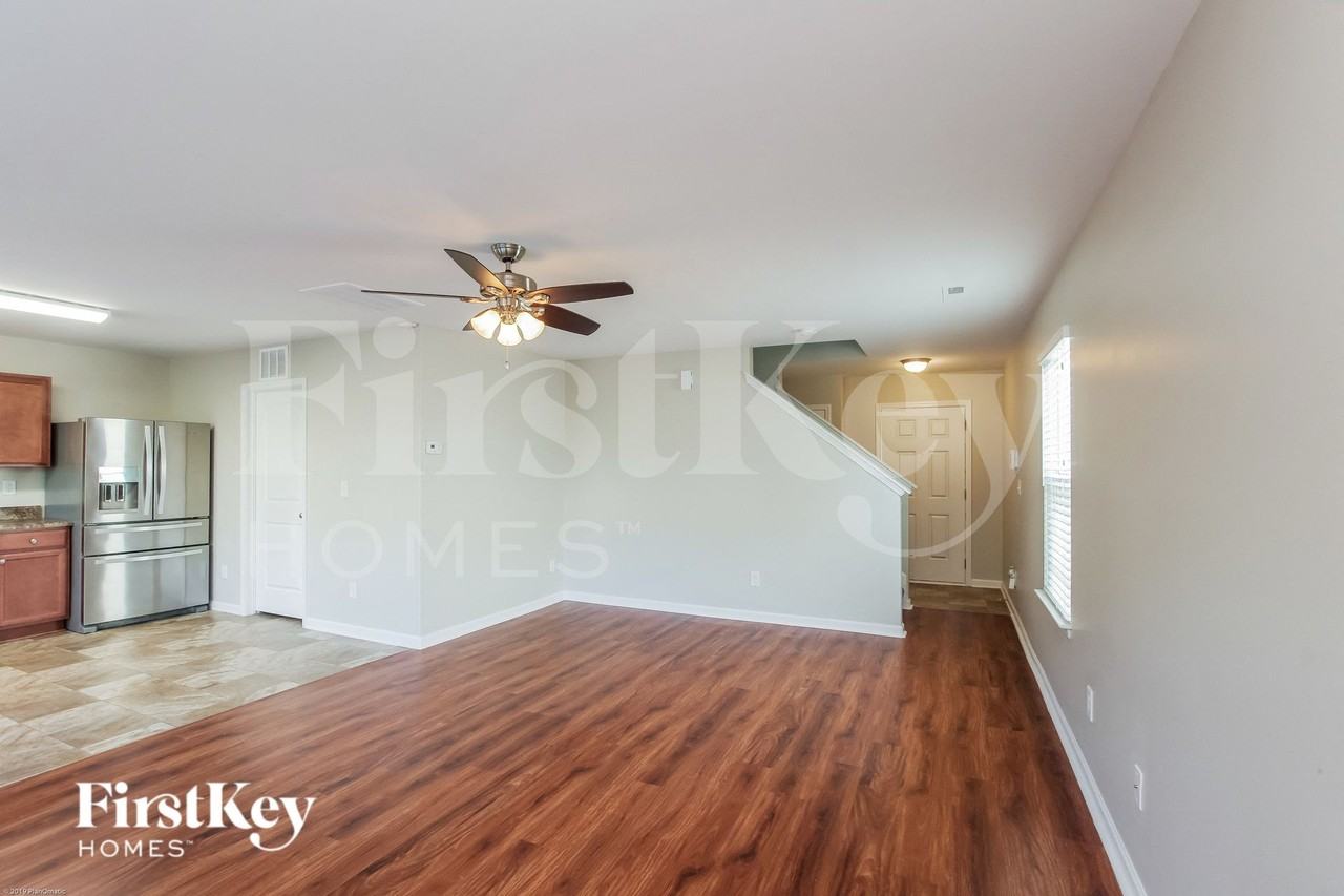 9013 Sharpes Cir - Photo 2 of 15