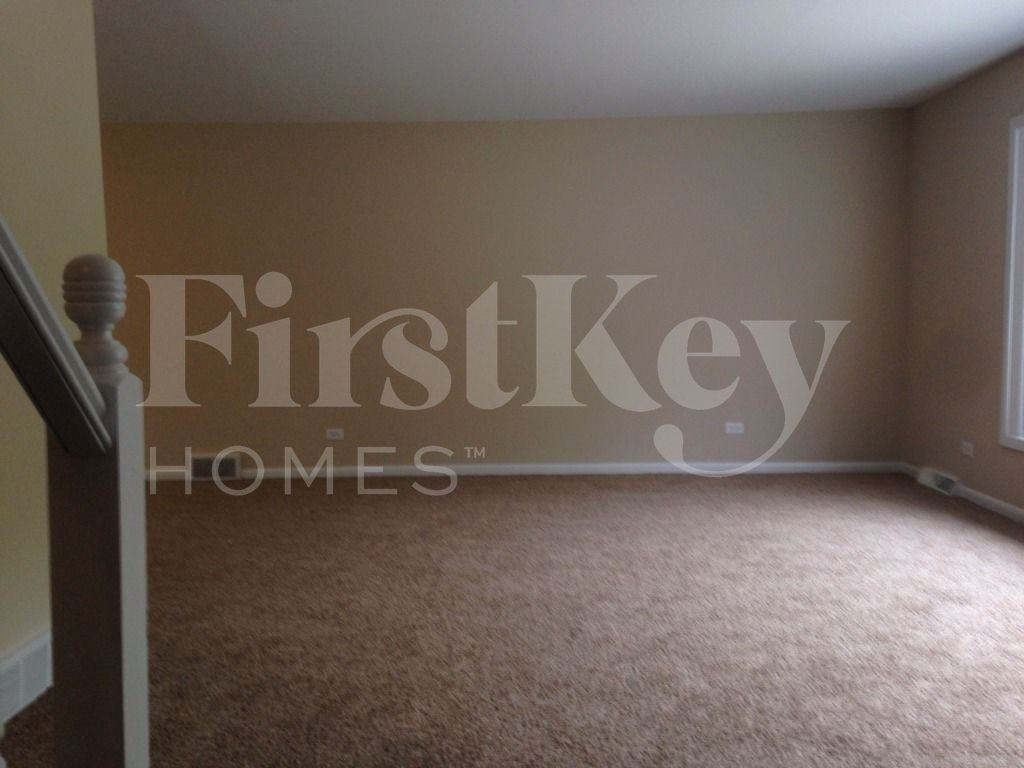 817 Rose Ln - Photo 4 of 21