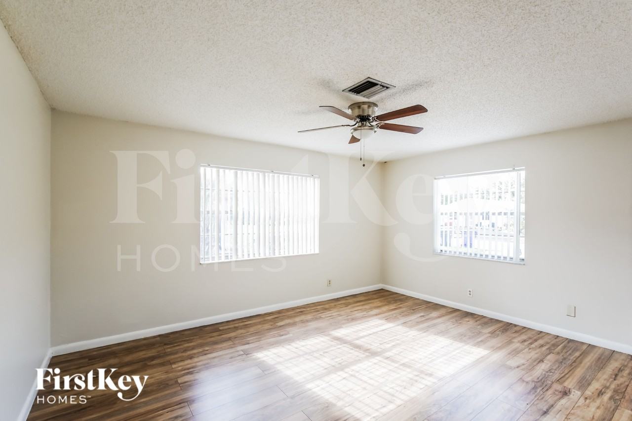 7306 Sw 3rd Ct - Photo 2 of 19