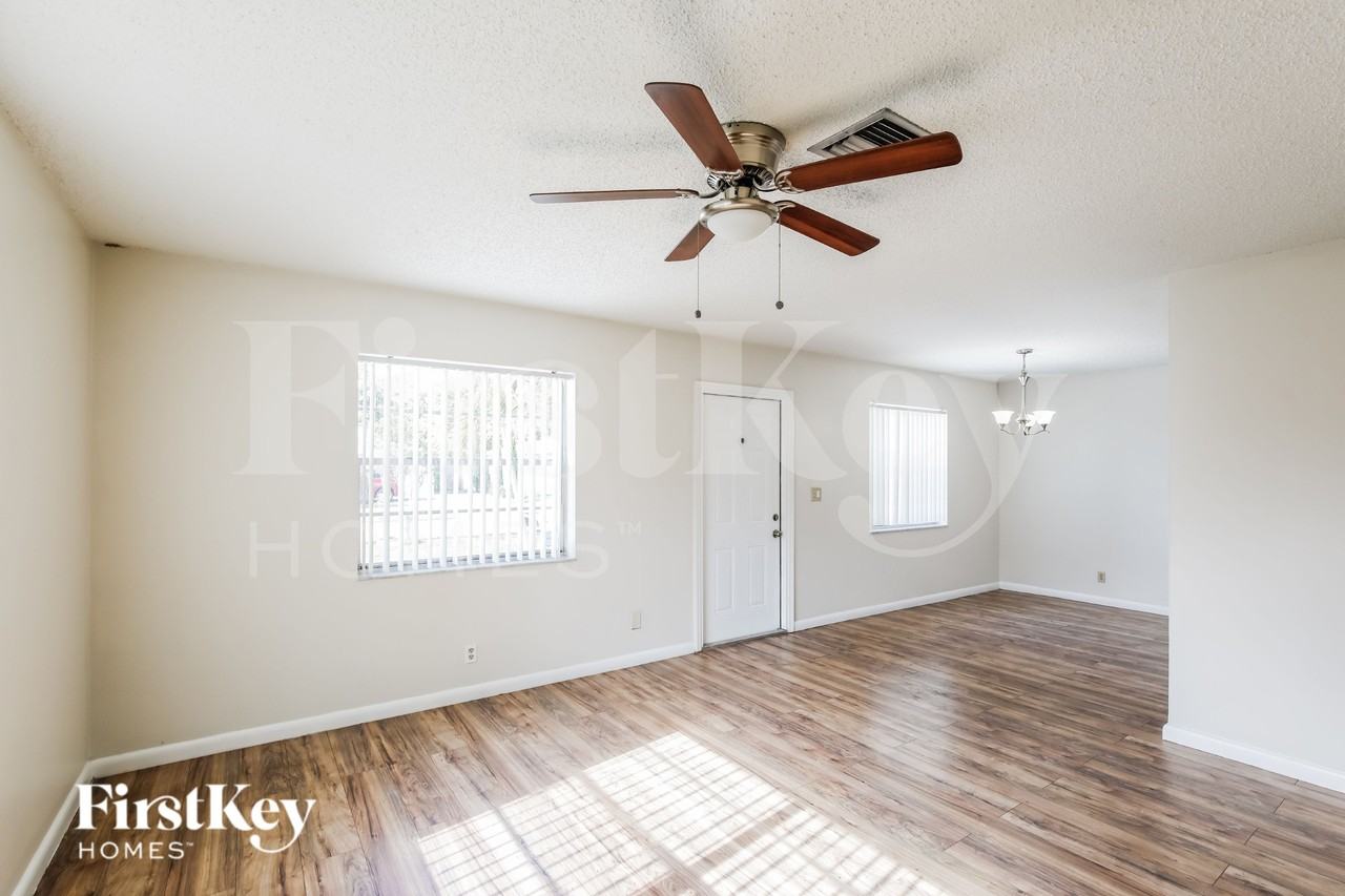 7306 Sw 3rd Ct - Photo 4 of 19