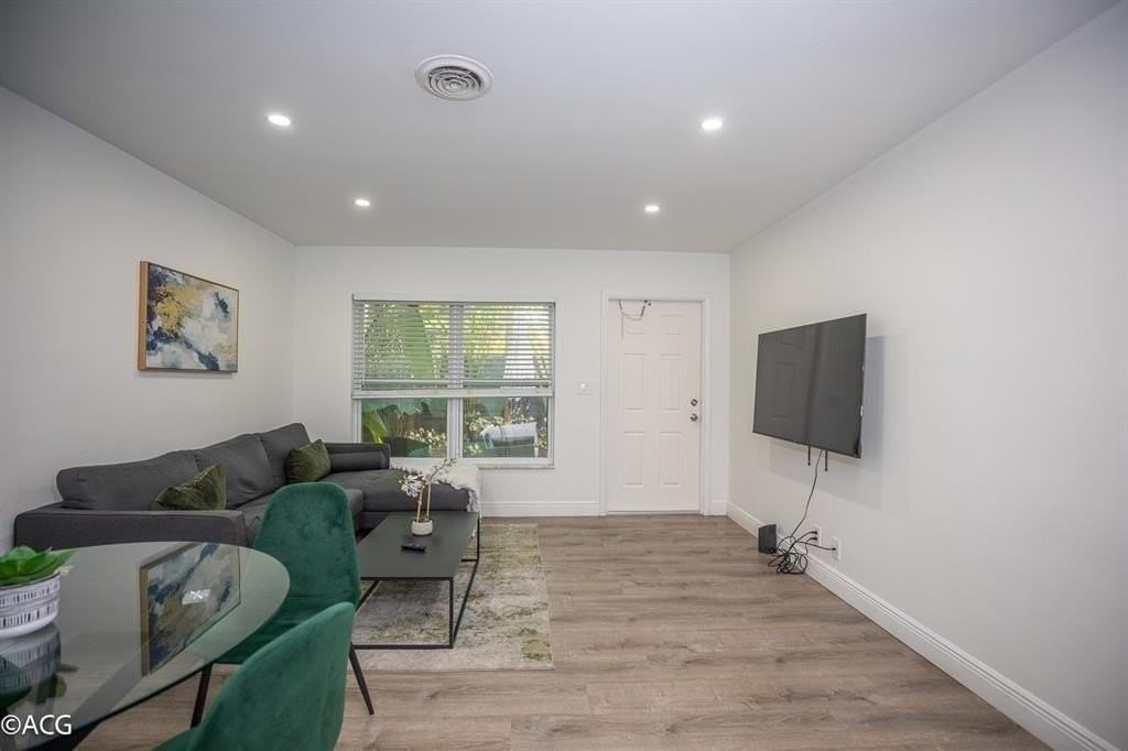 19 Ne 16th St - Photo 2 of 13