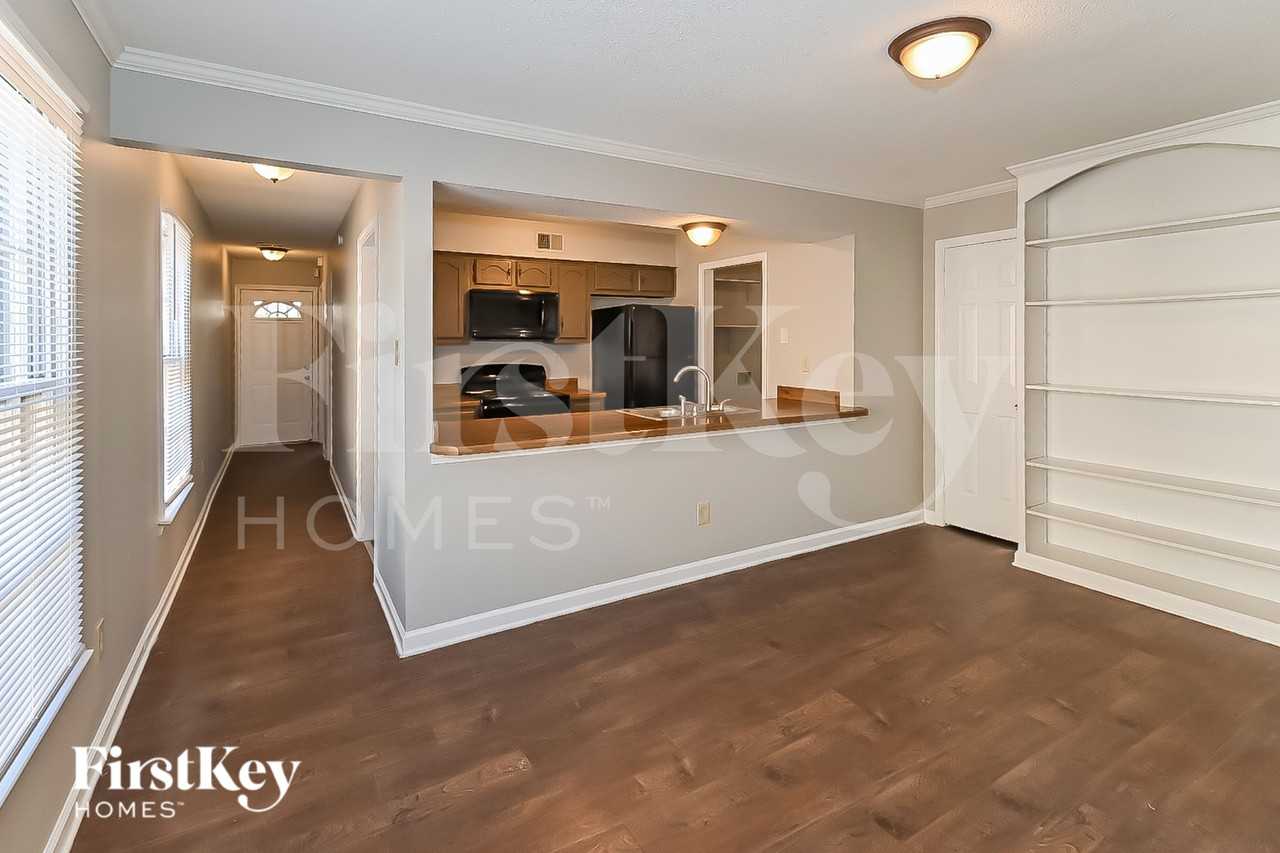 6512 Lancer Dr - Photo 2 of 15