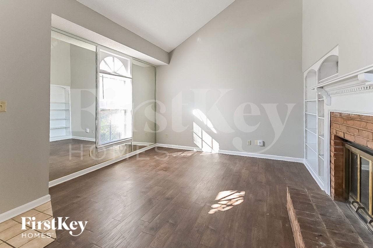 6512 Lancer Dr - Photo 3 of 15