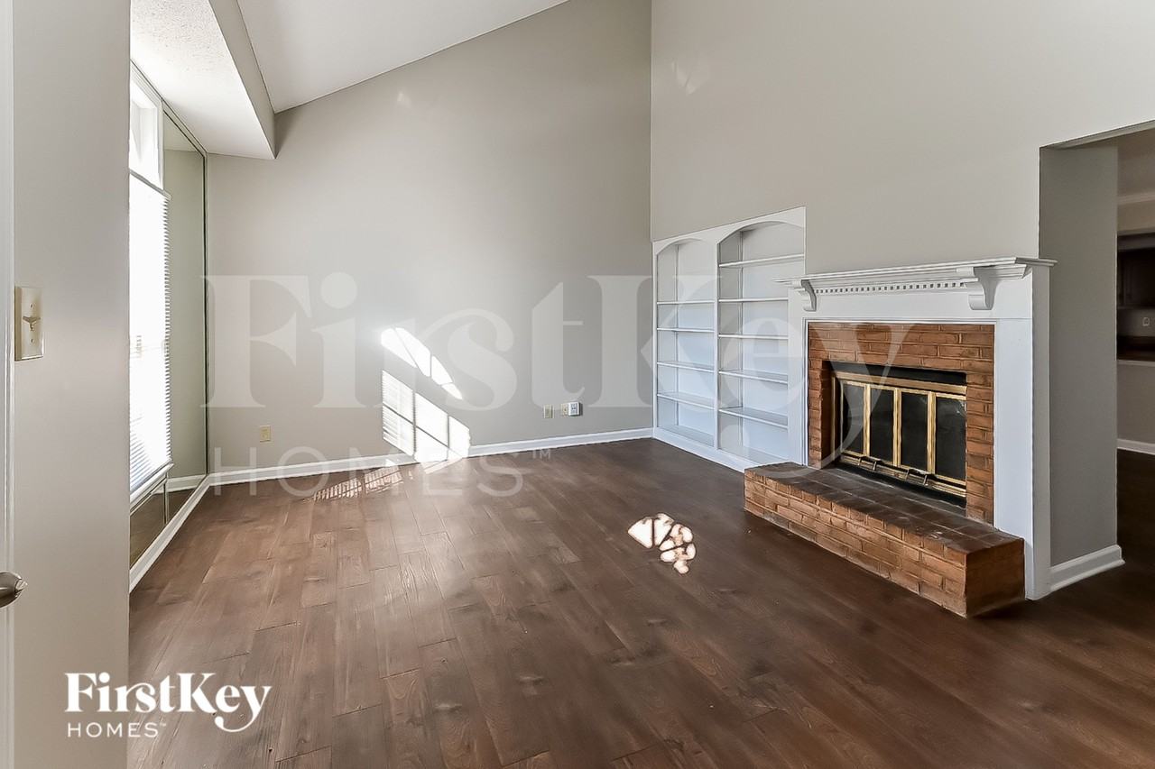 6512 Lancer Dr - Photo 4 of 15