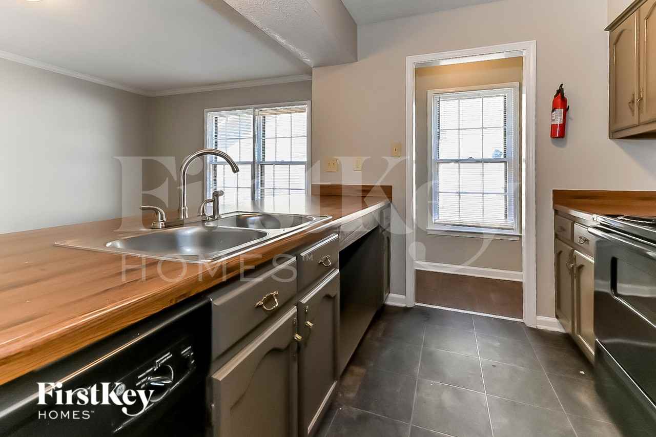 6512 Lancer Dr - Photo 7 of 15